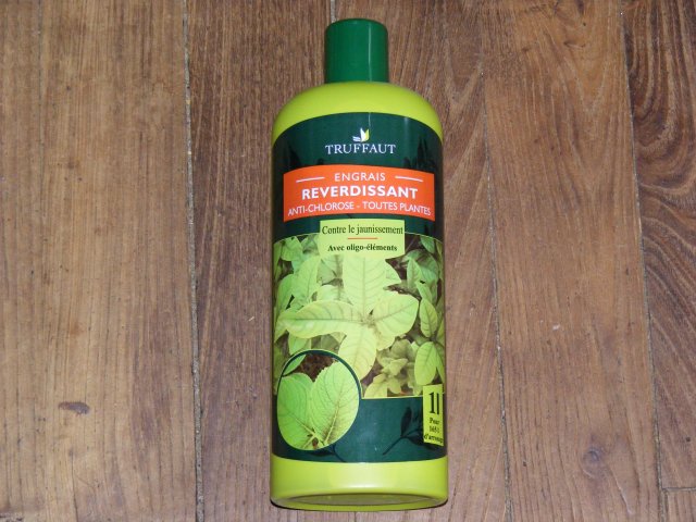 Bouteille de l'engrais truffaut
